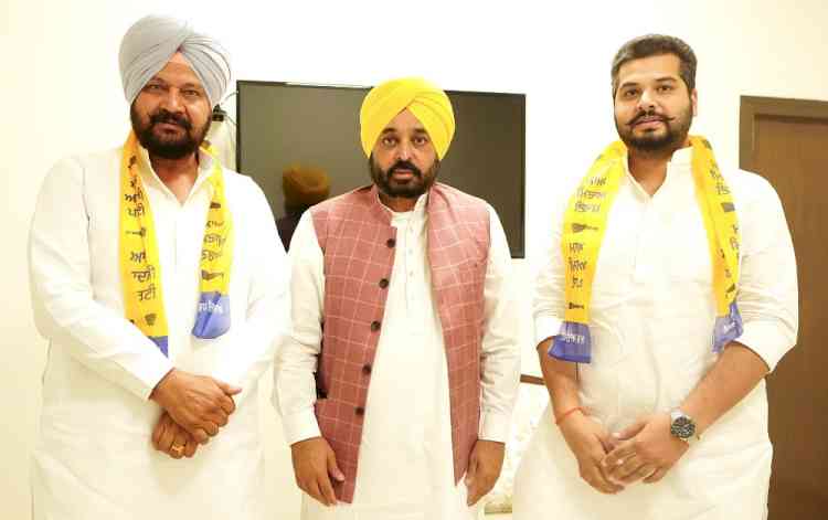 AAP gets stronger in Khadoor Sahib, Bhupinder Singh Sandhu joins the party 