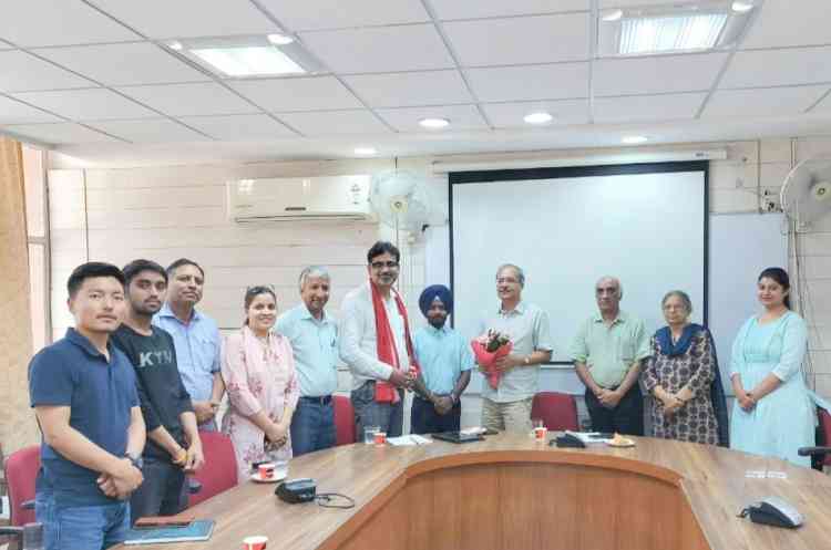 Captivating lecture by esteemed scholar Dr. Ishwar Singh Dost