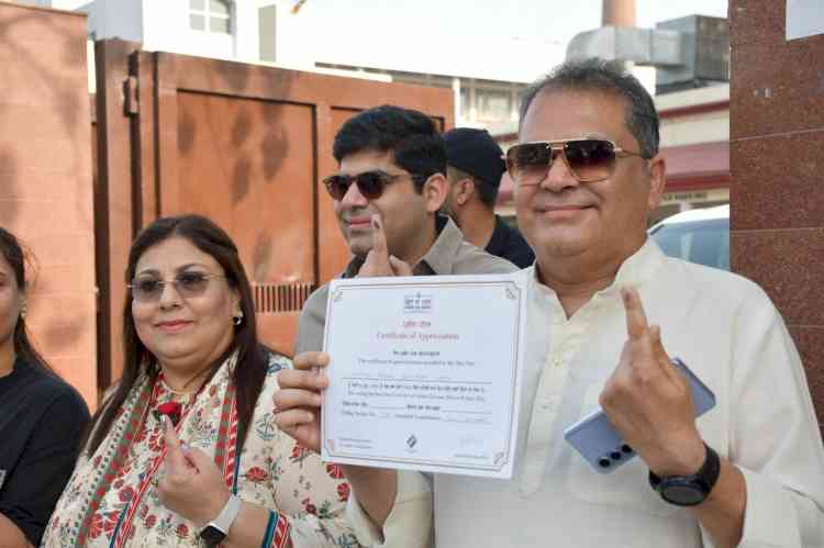 MP Arora along with his family members cast vote