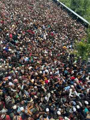Over one lakh devotees throng Baba Nagri shrine in J&K’s Ganderbal District on annual Urs