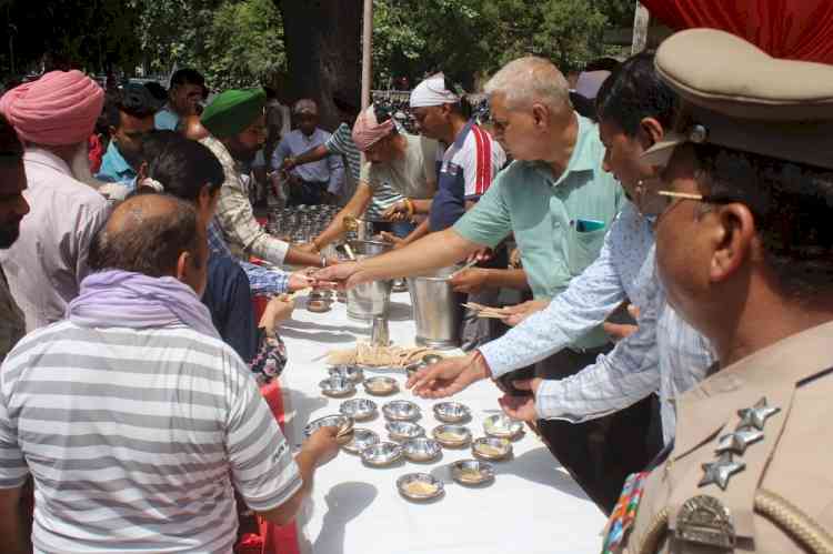 Chabeel of halwa, channa and sweet water organised 