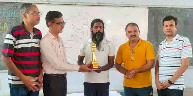 वीटीआई में योग शिविर आयोजित