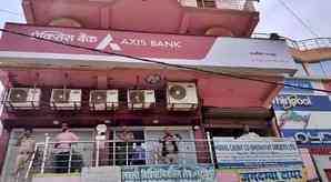 Robbers loot Rs 50 lakh from Axis Bank in Bihar’s Sheikhpura