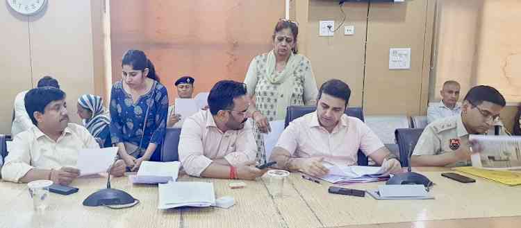समाधान शिविरों में लोगों की शिकायतों का शीघ्र हो रहा है निपटारा: उपायुक्त अजय कुमार
