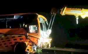 Five pilgrims killed in bus-tractor crash on Mumbai-Pune Expressway