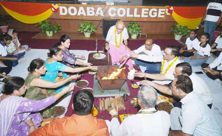 दोआबा कालेज में नया सैशन शुभारम्भ – हवन यज्ञ द्वारा आरम्भ 