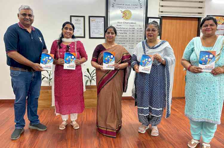 कुलपति प्रो सुदेश ने शिक्षण शास्त्र पर पुस्तक का विमोचन किया