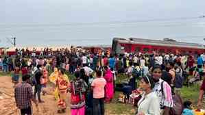 Howrah-Mumbai Mail accident: Bengal Police issue helpline numbers