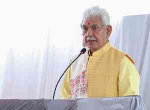 J&K L-G pays homage to fallen soldiers 