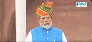 PM Modi hoists Tricolour at Red Fort, pays tribute to freedom fighters