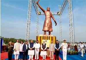 Shivaji statue collapse: No one should play politics on this issue, says Fadnavis