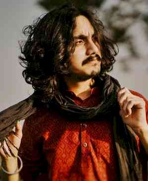 ‘Khalasi’ hitmaker Aditya Gadhvi says folk instruments tell stories of traditions from across centuries