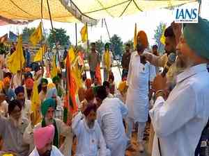 Farmers in Punjab block highways in protest against ‘tardy’ paddy procurement (Lead)