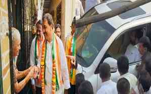 Maha Congress accuses CM of holding road show during voting, demands FIR