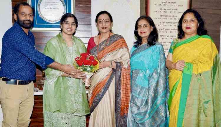 Principal Prof. Dr. Atima Sharma Dwivedi felicitate Harman Kaur on Qualifying CSIR-UGC NET 2024 Examination