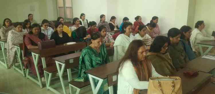 एमकेजेके में ध्यान कार्यशाला आयोजित