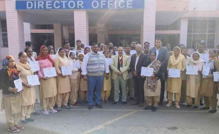 पीजीआई के 55 सफाई कर्मियों ने सीखे साफ सफाई और अच्छा व्यवहार करने के गुर