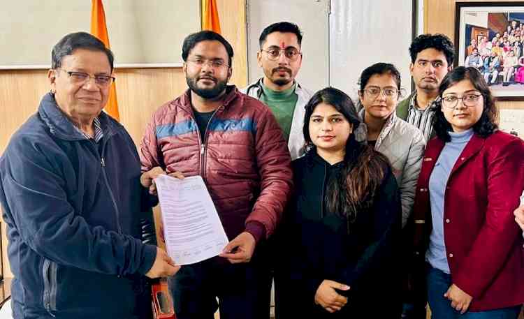 यूडीएफ संगठन ने पूर्व स्वास्थ्य मंत्री डॉ कमल गुप्ता को सौंपा ज्ञापन