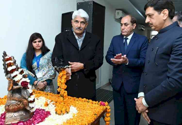 भू-आकृतिक और पर्यावरणीय परिवर्तनों से उत्पन्न चुनौतियों के स्थायी समाधान के लिए मिलकर कार्य करें शिक्षाविद, नीति-निर्माता व शोधकर्ताः कुलपति प्रो. राजबीर सिंह