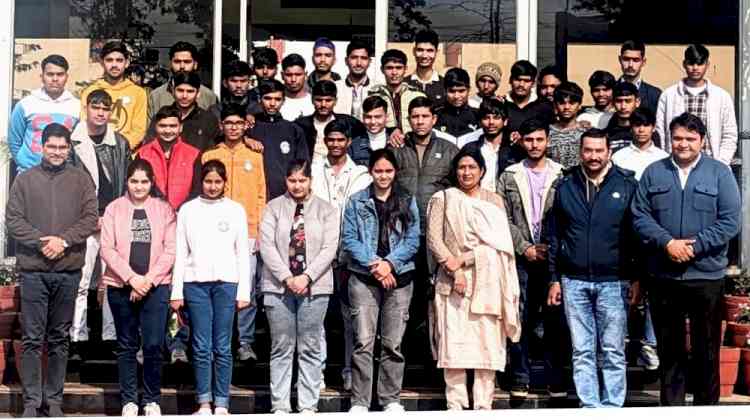 जाट स्कूल के विद्यार्थियों ने किया आईएचएम का शैक्षणिक भ्रमण