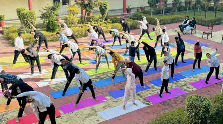 आईएचएम में योग कार्यशाला आयोजित