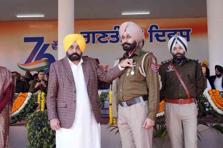 CM bestows Chief Minister Rakshak Padak and Chief Minister’s medal for outstanding devotion to duty to cops