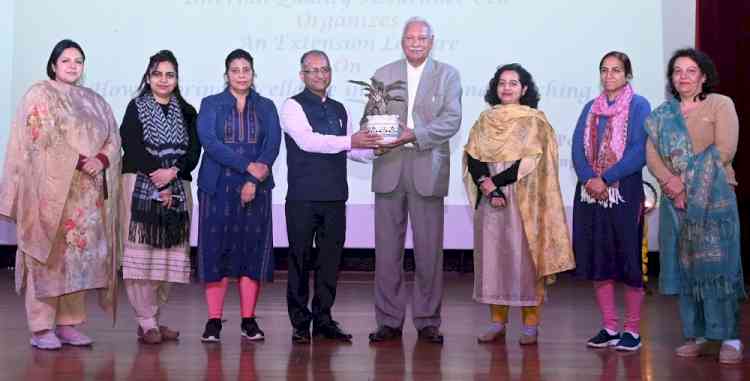 “पढ़ाई और शिक्षण में उत्कृष्टता” विषय पर व्याख्यान आयोजित