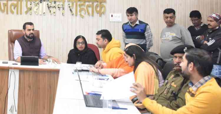 मायना गांव में शामलात फिरनी पर अवैध रूप से बंद किए गए रास्ते को तुरंत खुलवाएं अधिकारीः एडीसी नरेंद्र कुमार