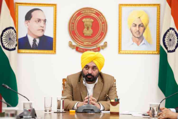 CM slams Sukhbir and Jakhar for enjoying feasts while food growers are undergoing fast