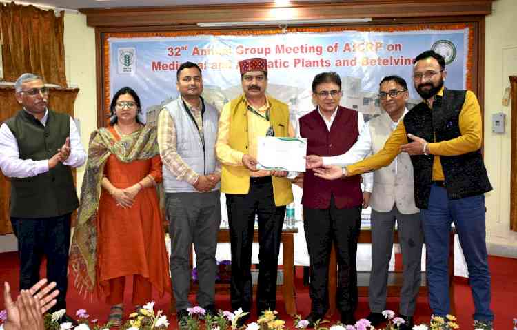 Nauni’s Medicinal and Aromatic Plants AICRP Center bags Best Center ICAR Award