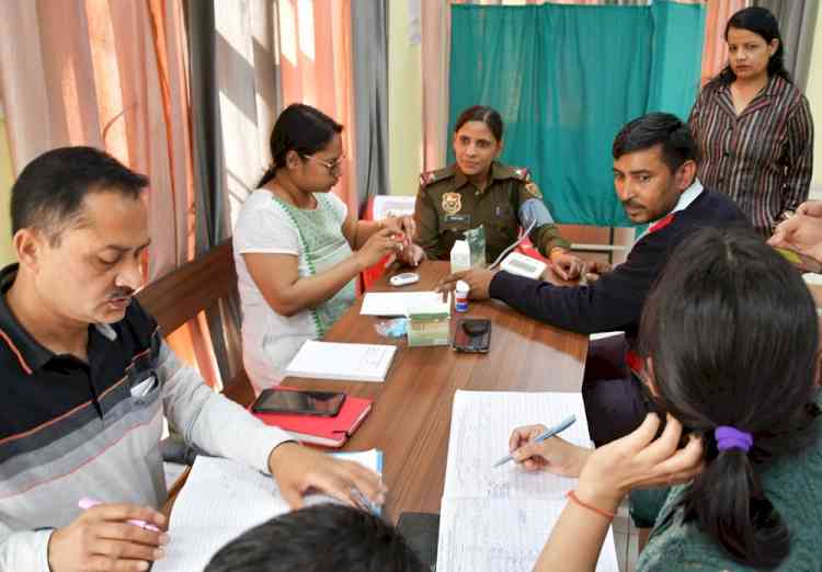 महिला पुलिस कर्मियों के लिए विशेष स्वास्थ्य जांच शिविर आयोजित