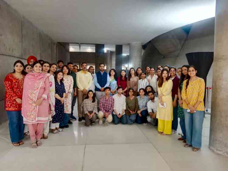Students visited Haryana Vidhan Sabha 