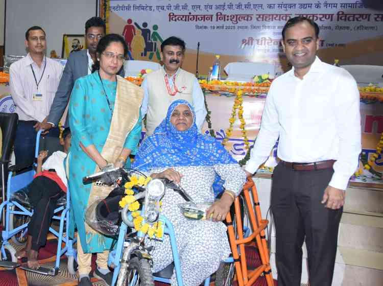 दिव्यांगजनों को मुख्यधारा में लाने के लिए आगे आए नागरिकः डीसी धीरेंद्र खड़गटा