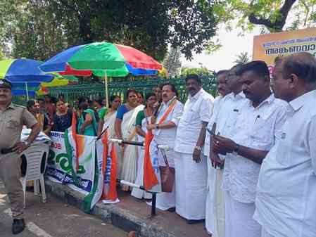 Kerala Asha workers' protest: Congress mulls extra payment from local bodies