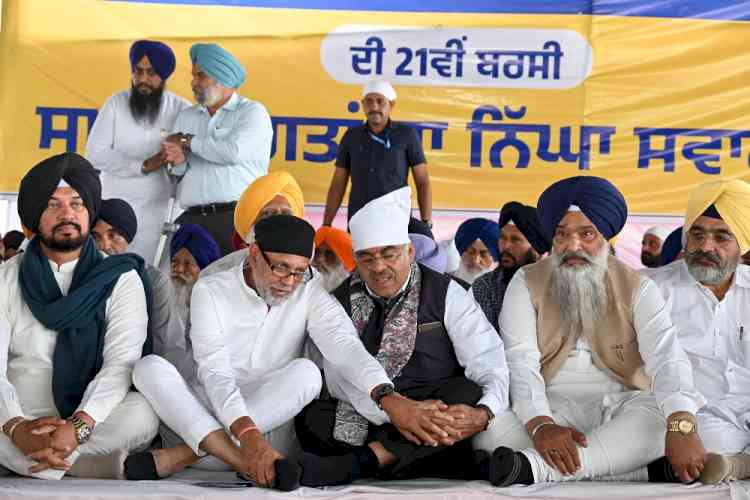 Chugh pays rich homage to Tohra, calls him true Punjab Ratan