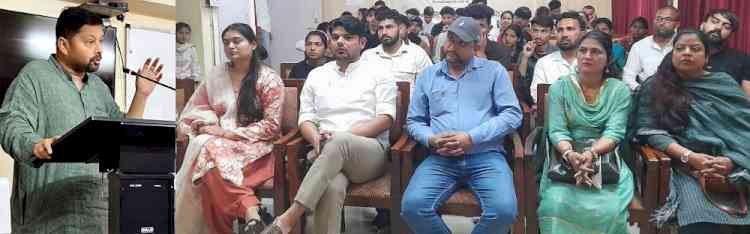 सीआरएसयू के विद्यार्थियों ने एमडीयू के पत्रकारिता एवं जनसंचार विभाग की विजिट की