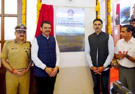 Mumbai Police capable of meeting cyber crime challenges: CM Fadnavis