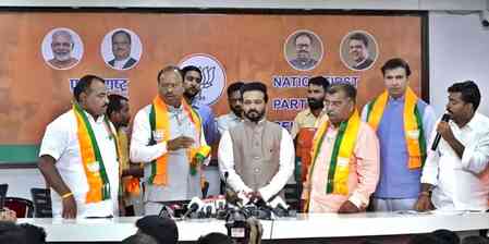 Former cricketer Kedar Jadhav joins BJP