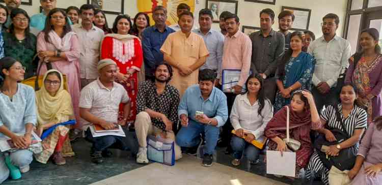 समाज को संवेदनशील बनाने के लिए मीडिया का उपयोग किया जाएः सुनित मुखर्जी