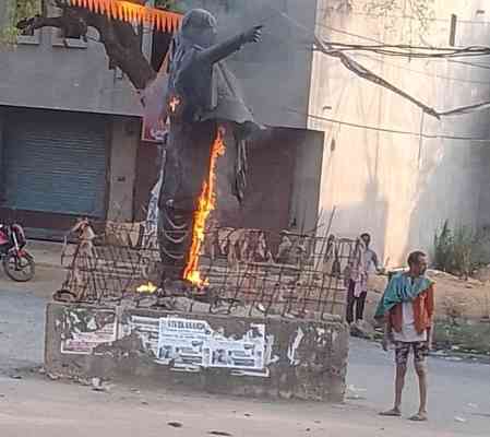 Odisha: BJP condemns burning of Biju Patnaik statue in Balangir