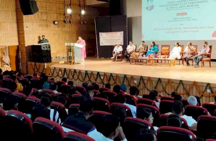 साइबर अपराध से बचने के लिए सोशल मीडिया अकाउंट को रखें टू स्टेप पासवर्ड प्रोटेक्टः सीजेएम डॉ. तरन्नुम खान