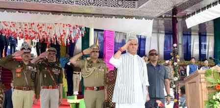 J&K Police is admired across country for professionalism, grit & determination: L-G Sinha