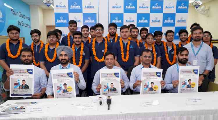 Keshav Bansal secured AIR 202 and Shaurya Sharma secured AIR 314 in JEE Mains 2025 (Session 2) from Aakash Educational Services Limited, Chandigarh