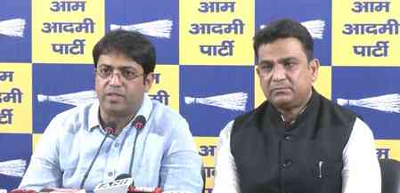 AAP seeks Rs 10 lakh each for 11 people killed in Delhi building collapse