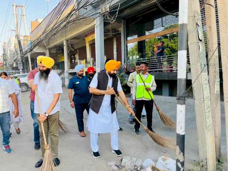 Cabinet Minister, MLAs, Mayor & social organisations launch mega cleanliness drive across city; appeal residents to join hands to make this a public movement