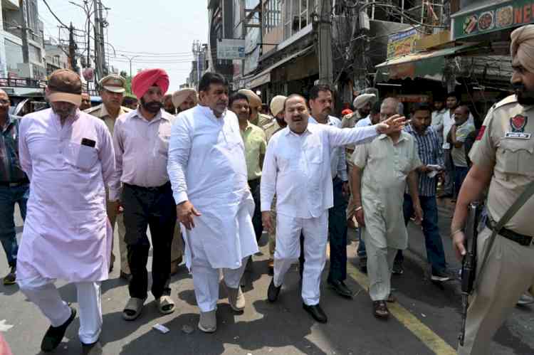MLA Central and Senior Deputy Mayor spearhead joint anti-encroachment drive by MC and police in Field Ganj