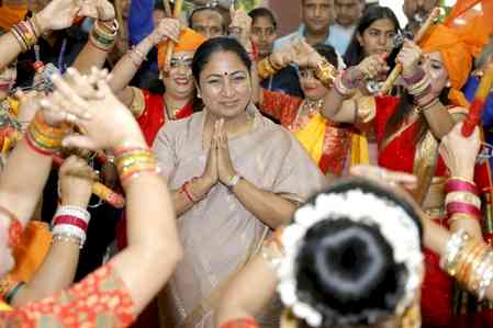 Delhi CM joins celebrations on Maharashtra, Gujarat Day