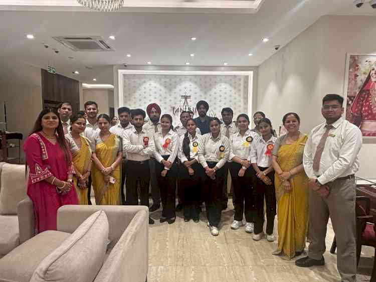 GGNIMTians imbibe Customer Relationship Skills at Tanishq Akshaya Tritiya Fest