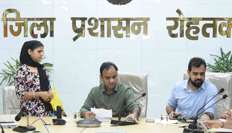 परिवार पहचान पत्र की त्रुटियों को शीघ्र ठीक करवाया जाएः उपायुक्त धीरेंद्र खडग़टा