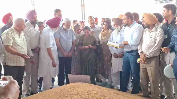 Cabinet Minister Lal Chand Kataruchak raises issues of storage space, Arhityas, Labourers before Union Minister of State Nimuben Jayantibhai Bambhaniya
